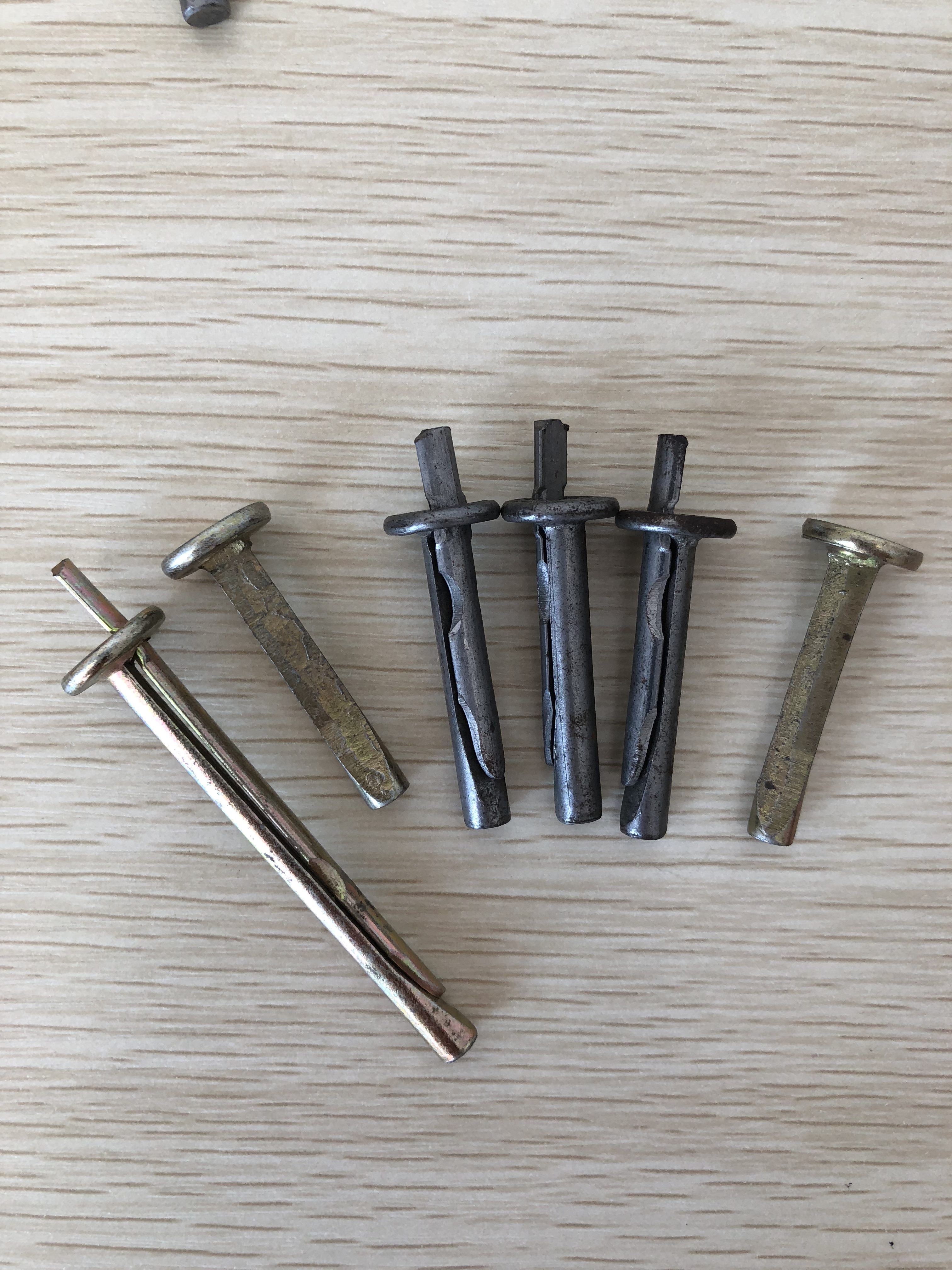 Ceiling anchors automatic assembling machine Bolt screw making