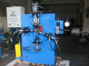 Hook wire heading and typing wire forming production machine