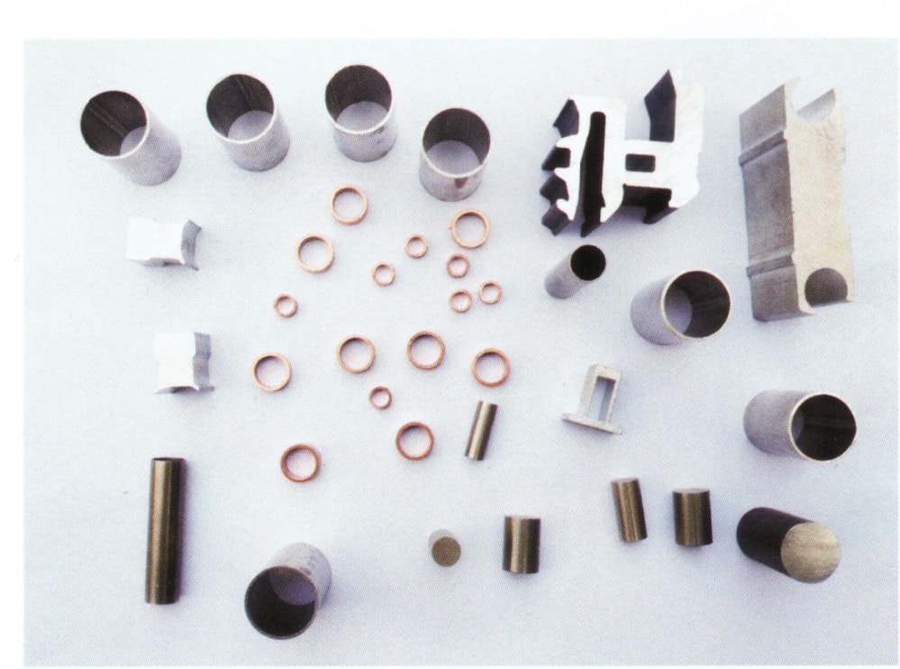 Raw metal material cutted by automatic cutting machine