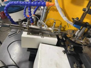 servo drive feeding rotarying tapping thread tapping machine-3